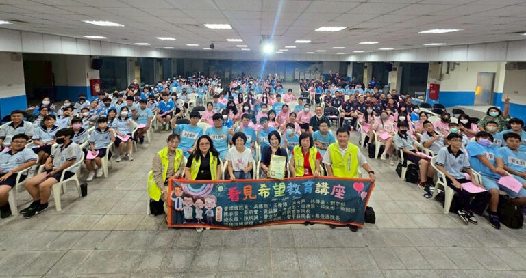 沈芯菱蒞臨前金國中演講